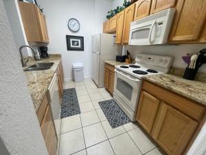 Resort Access - Windsor Hills Resort - Sleeps 8 Steps from Pool