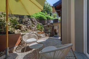 Suite with garden and parking