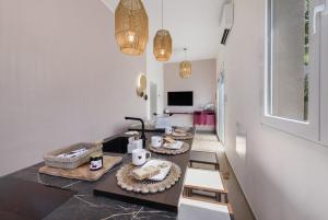Suite with garden and parking
