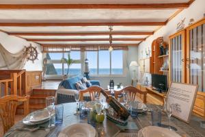 Seaside House With Heated Pool