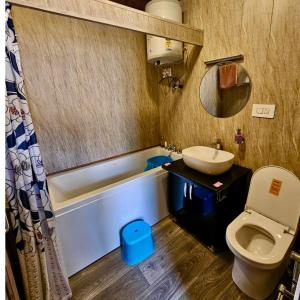 Crown Of Kashmir Group Of Houseboats