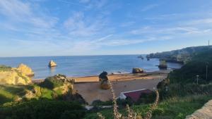 A Casa e a Praia da Ana