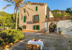 Historica house with Pool free wifi