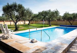 Villa with great garden and pool