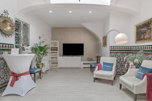 Barsanz Palace Home