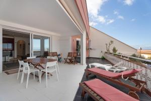 Apartment 3 Bedrooms Heated Pool