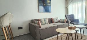 The Fifteen Triangle dOr by IB Signature - Chic 1BR, Rooftop Pool, Wifi, Self Check-in, Day and Night Security, Terrace, free parking close toamenities