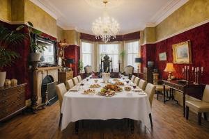 The Palace Villas - Location, Luxury and Space