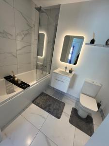 Central Belfast New Modern Spacious Two Bed Apartment