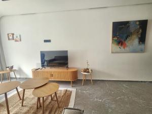 The Fifteen Triangle dOr by IB Signature - Chic 1BR, Rooftop Pool, Wifi, Self Check-in, Day and Night Security, Terrace, free parking close toamenities
