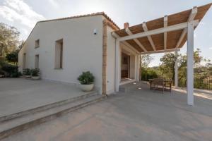 Villa Manghisi immersa nel verde