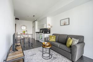 CN Tower & Lake Ontario View 1BR & DEN Condo Downtown Toronto
