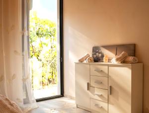 The Beach White House - 80m from the Beach - Renovated