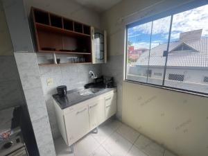 Apartamento para 04 pessoas, em residencial frente ao mar