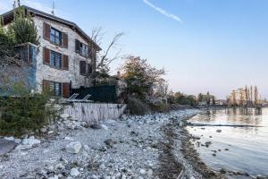 Lantica Lugana front lake