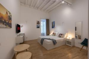 The White Beams - Navona Roma