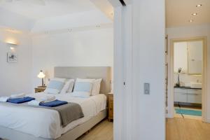 Blueros Luxury Villa