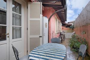 Red Villa In Forte Dei Marmi