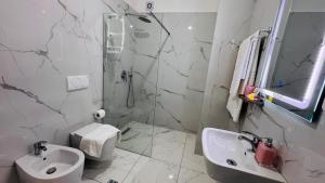 Eddys Luxury Suites - Ilyonis