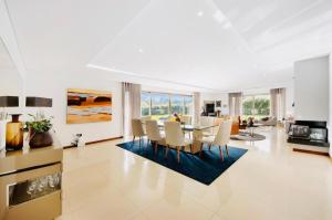 Ria Lounge House