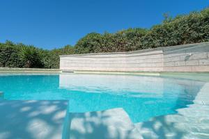 Villa piscina a due passi dal mare