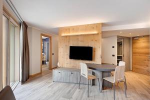 Wood Mountain Planet Suite House