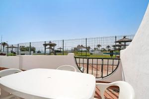 Bajo con terraza 1°linea de playa