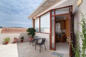 Lakis Apartment
