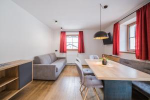 Kuenz Dolomites App 3