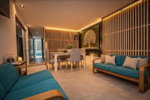 Golden House Private Jacuzzi