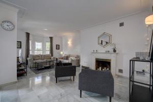 Beautiful Spacious 3 Bedroom Apart