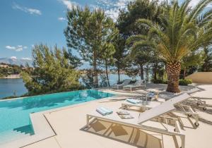 Luxurious 6-Bedroom Villa with Private Pool in Selca, Croatia