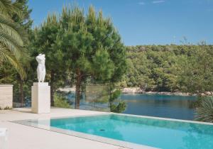 Luxurious 6-Bedroom Villa with Private Pool in Selca, Croatia