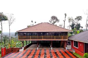 Coffee Crown Homestay - 1km to Falls, Estate, Home Food