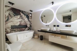 Villa with Infinity Pool, Whirlpool & Gym