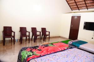 BlueMoon Homestay - Home Food, Estate, Near to Falls and View Points