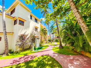 Caribbean Beach Condo-Hotel with Villas & Private Apartments Wifi Bbq Beach Club & Spa