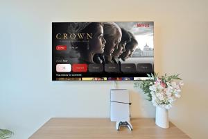 Dubai Creek Work Suite 1BR with Private Office & PS5