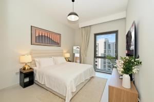 Dubai Creek Work Suite 1BR with Private Office & PS5