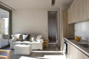 Aetoula, Cozy Cave-Style Retreat