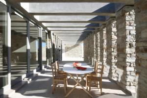 Aetoula, Cozy Cave-Style Retreat