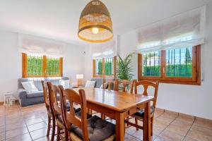 Chalet a pie Cala Forn con piscina