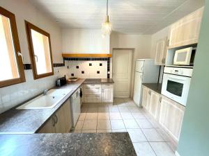 La Sarrazine-Gîte familial-Piscine