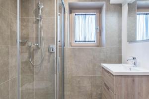 Aster Moments Apt Marie