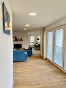 Duhner Allee 10, Litfaß 12