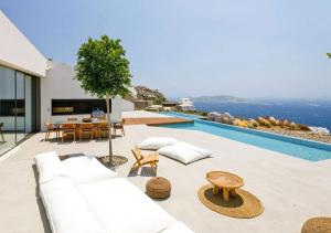 Luxurious Agios Stefanos Villa 6 Bedrooms, Private Pool, Stunning Views