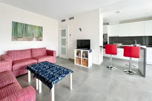 Beach Apartment with Pool, Terrace