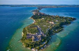 Villa Sirmione Front Lake