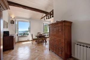 Cottage rustico con vista mare