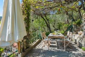 Cottage rustico con vista mare